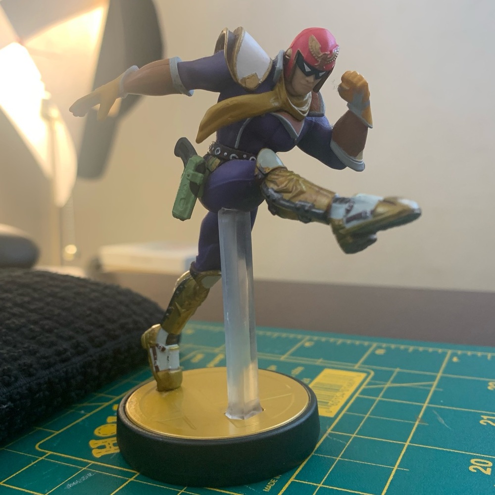 Captain Falcon Amiibo (Smash Brothers) - LIKE NEW / Pre-owned